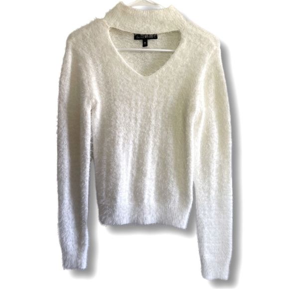 Derek Heart Sweaters - 🦋EUC - Derek Heart Shaggy White Cutout Sweater - Size Medium
